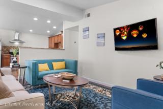 Pitt Paradise Pet Friendly Oasis - An Irvie Home - 2
