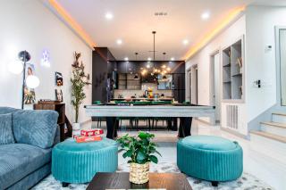 Dallas City View with Pool Table, Sauna, Darts, Golf, and Outdoor Movie Theater - 7