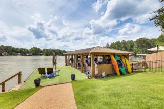 Cozy Eclectic Cabin w/ Lake Views & Shared Dock! - 8