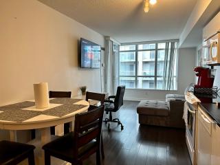 Perfect Location - Comfy Suite - 3