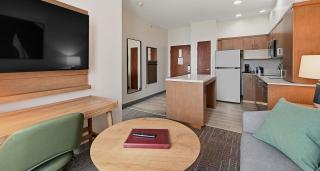 Best Western PLUS Hannaford Inn & Suites - 4