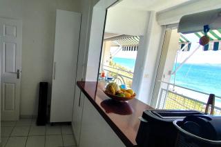 T2 vue mer exceptionnelle - piscine et plages - 2