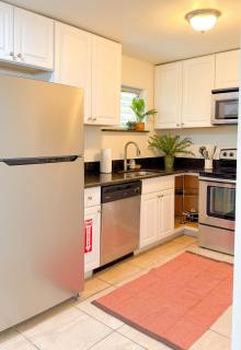 Cozy Garden Bungalow - Pets/Parking/Beach - 5