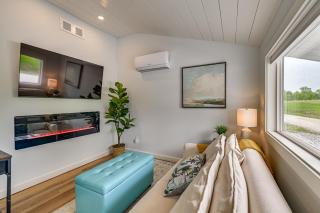 Couple’s Retreat w/ Water Access to Lake Champlain - 5