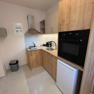 Johnhara Studios & Apartments - 4