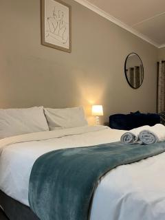 Dainfern Cozy Loft - 9