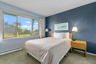 2-Bedroom Condo with King Bed and Fireplace - Pool Hot Tub and Game Room Access - 7