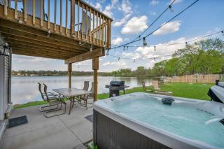 Lake Front Hot Tub Fire Pit Sleeps 10 - 0