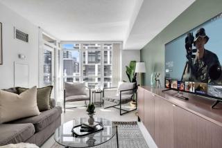 Modern 2BR Waterfront Retreat City Views - 0