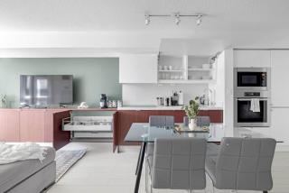 Modern 2BR Waterfront Retreat City Views - 8