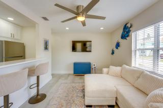 Walk to Ocean! Couples Getaway in Madeira Beach - 8