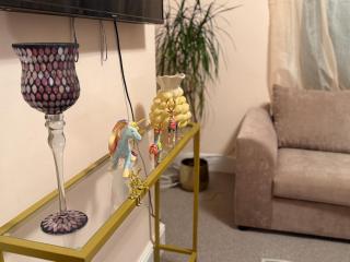 Spacious 2 Bed Apartment Walk to City Centre - 3