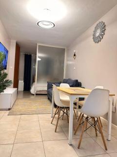 Residence Next Door-3 - 8