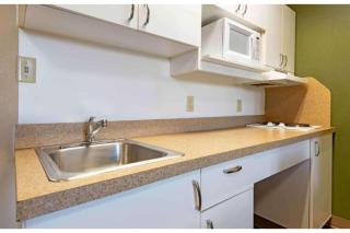 Motel 6 Suites Rochester Henrietta, NY - 2