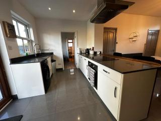 Ings Road Retreat! Wombwell - 6