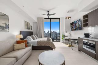 Spacious 1BR - Pool & Gym - Near Fan Fest 2026 - 4