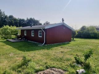 Helles-Ferienhaus-mit-Kamin-grossem-Grundstueck-und-zwei-Terrassen - 6