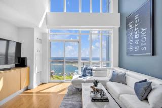 Skyline Penthouse Retreat Waterfront Views - 3