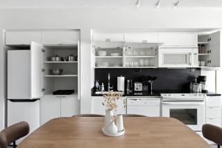Sunlit 2BR Condo by the Waterfront - 4