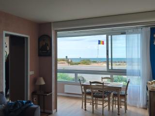 Les Sables, cozy cottage with stunning sea views - 8