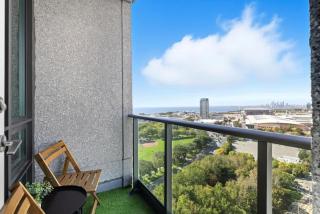 Urban Harbor Haven Modern 1BR Living Downtown - 3
