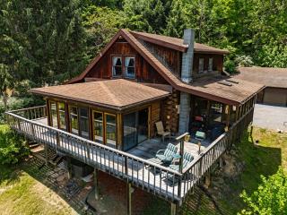 Mountainside Log Cabin w Private Waterfall access - 4