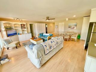 Beachwalk: ON BEACH. Pet-Friendly. Linens Incl. - 9