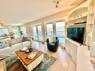 Beachwalk: ON BEACH. Pet-Friendly. Linens Incl. - 8