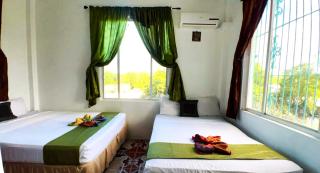 See Belize WATERSIDE Sea View Family Apt for 6 with Kitchen, Balcony, Infinity POOL & Overwater Deck, 2nd Floor - 3