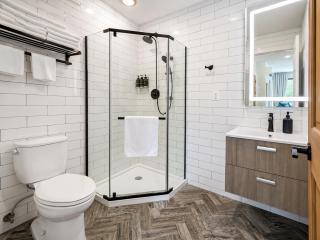 BRAND NEW! Sleeps 4, near World Cup,18 min NYC - 4