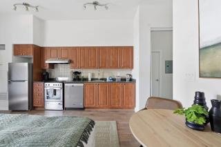 Cozy City Studio Near Budweiser & BMO Stadium - 8