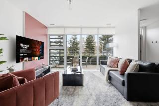 Luxurious 4BR Oasis Walk to CN Tower Entertainment - 0