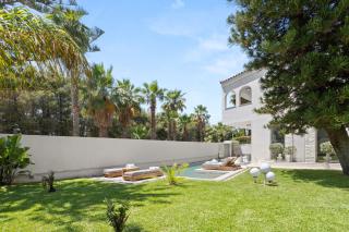 Luxury Villa with Pool, BBQ & Garden in Vouliagmeni - Athens - 0