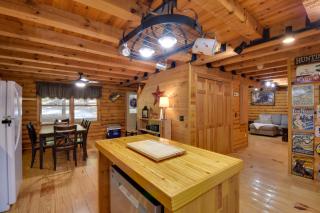 Private Dock & Game Room! Lake Hartwell Retreat - 1