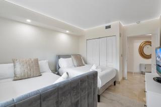 Across from the Ocean 3BR New Intro Pricing Sunny Isles - 9