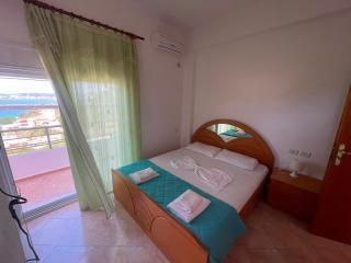 J&M Sea View Rooms Vlore - 4