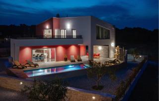 Stunning Home In Krnica - 2