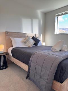 Private 2BR Unit and Parking, 5 min drive to Lake - 8