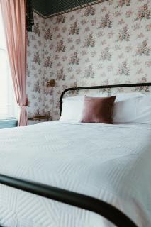 Strassner Suites - Downtown 2 Bedroom Guest Suite - 6