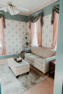 Strassner Suites - Downtown 2 Bedroom Guest Suite - 4