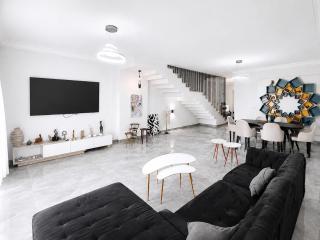 Hyde Park New Cairo Luxe Villa -3 bedroom- Family only - 0