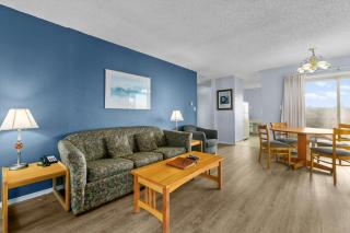 Pet-Friendly Family Fireplace and Kitchen Suite for 8 - Pool and Hot Tub - 5