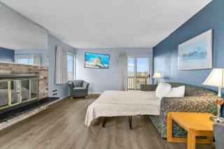 Pet-Friendly Family Fireplace and Kitchen Suite for 8 - Pool and Hot Tub - 3