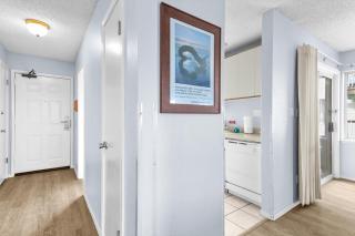 Pet-Friendly Family Fireplace and Kitchen Suite for 8 - Pool and Hot Tub - 1