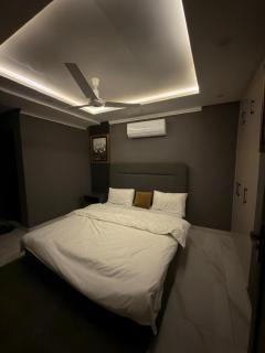 Bahria Royal Residence, Luxury Furnished Apartments in Bahria Town Lahore - 6