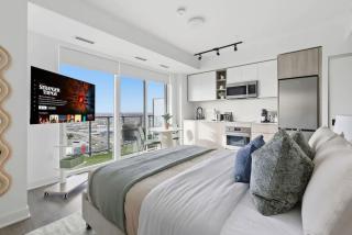 Modern Etobicoke Studio Sleek Queensway Retreat - 8