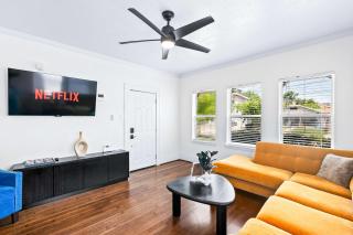 Luxury Montrose Condo with Pool Table Free Wine & Balcony - 9