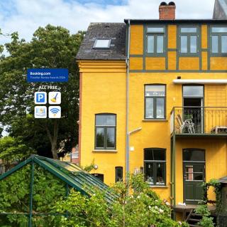 Charming Heritage Townhouse - Odense - 0
