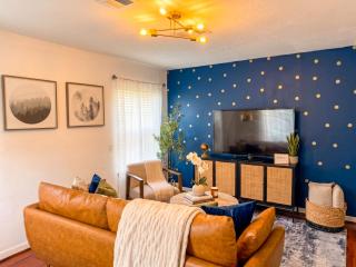 Westview Oasis - Houston 2BD 1BA with Huge Backyard - 0