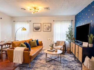 Westview Oasis - Houston 2BD 1BA with Huge Backyard - 8